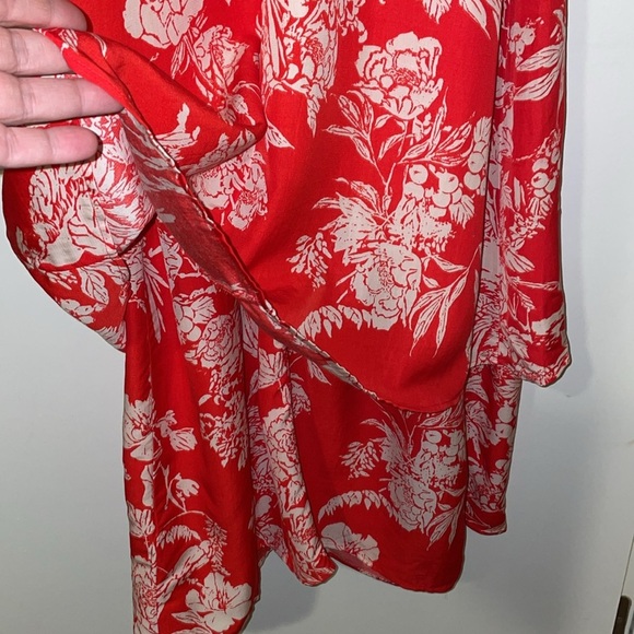 H&M Wrap Maxi Dress.  Red Floral Pattern with layered Skirt.  Size 6. - Picture 10 of 13